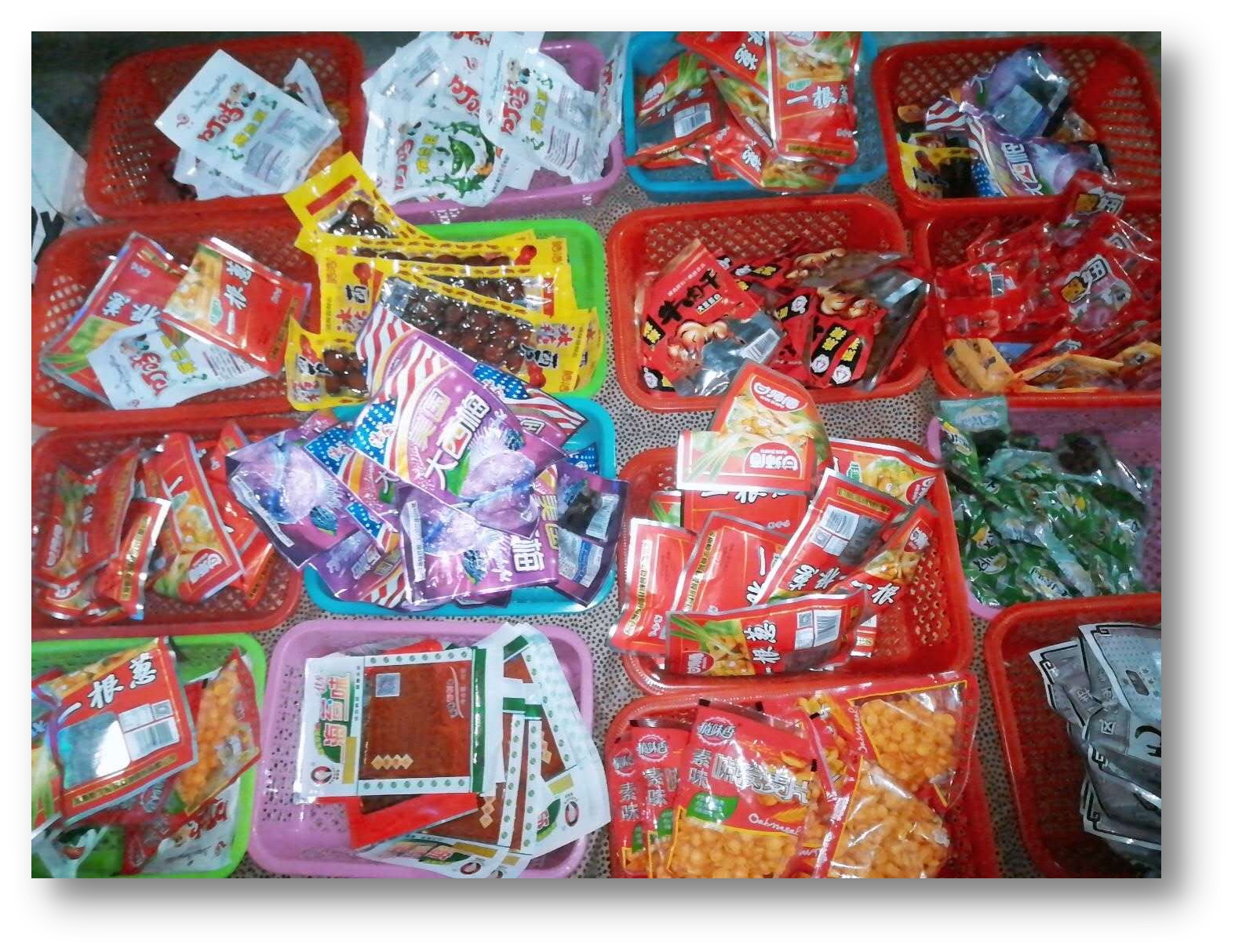 经济管理学院暑期三下乡之地摊经济促发展怀旧零食走在前